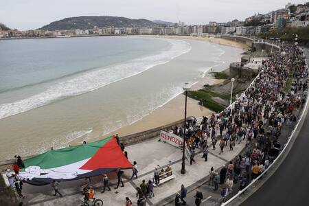 Marcha en San Sebastián por Palestina. Foto: EFE.