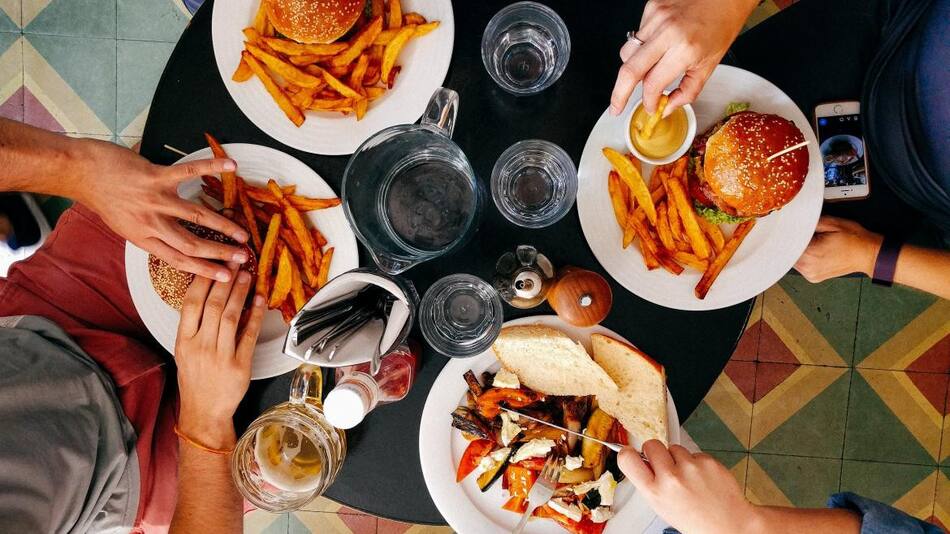 Alimentación, comidas rápidas. Foto: Dan Gold, Unsplash.
