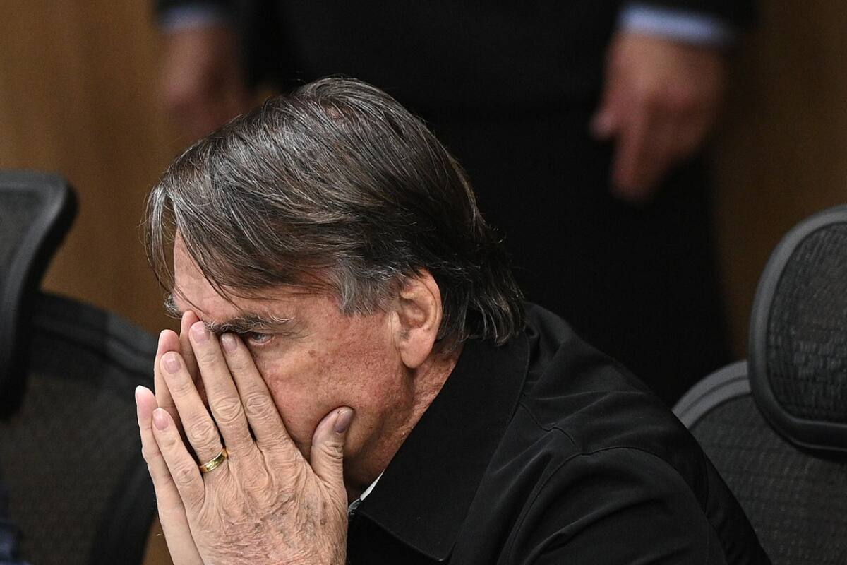 Jair Bolsonaro presentó informes bancarios de sus cuatro años de mandato. Foto: EFE.