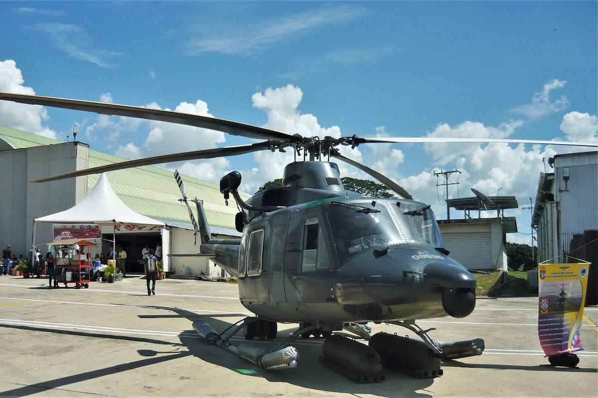 El helicóptero es utilizado para tareas de control de incendios.