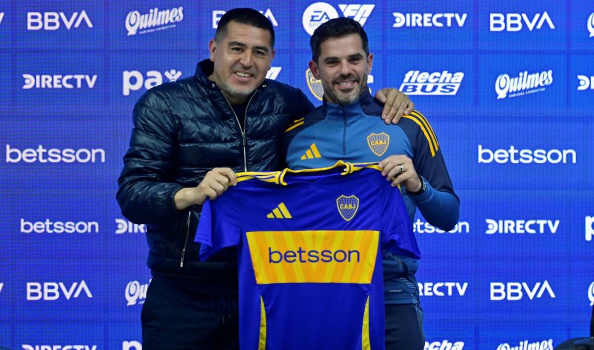 Fernando Gago y Riquelme. Foto: X @BocaJrsOficial