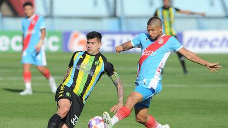 William Machado, autor de uno de los goles de Arsenal contra Aldosivi. Foto: Télam.