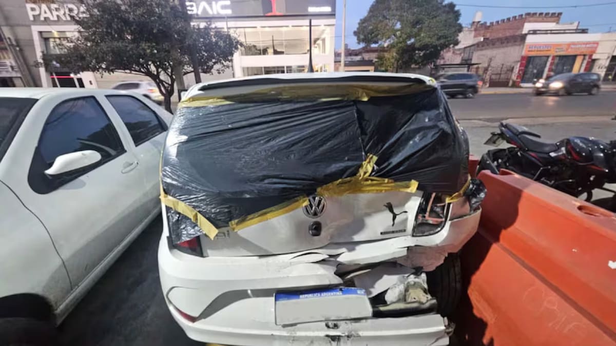Video impactante: una camioneta chocó intencionalmente dos veces a un auto y un bebé terminó con fractura de cráneo