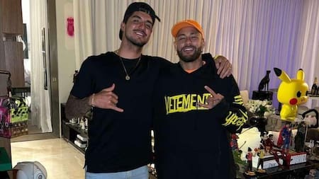 Neymar de fiesta en Brasil.