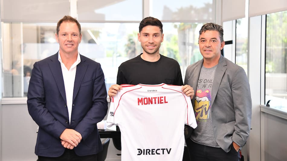 La presentación de Gonzalo Montiel en River. Foto: X @RiverPlate.