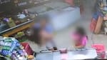 Video repudiable: el momento en el que el dueño de un supermercado chino manosea a una menor
