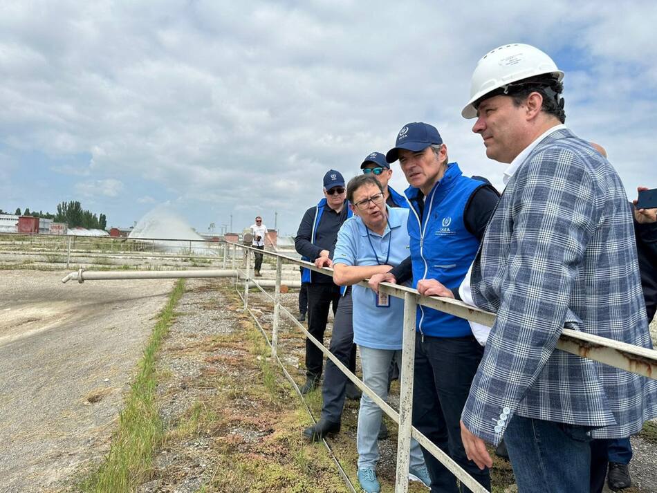 Rafael Grossi en la planta nuclear de Zaporiyia. Foto: Reuters