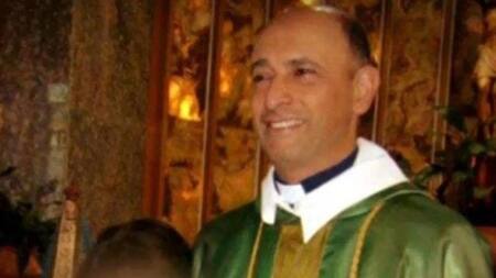 Cura acusado de abuso Carlos Eduardo José