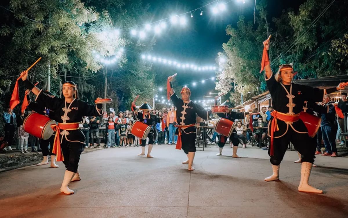 Espectáculos artísticos en la Feria Japonesa de Escobar.