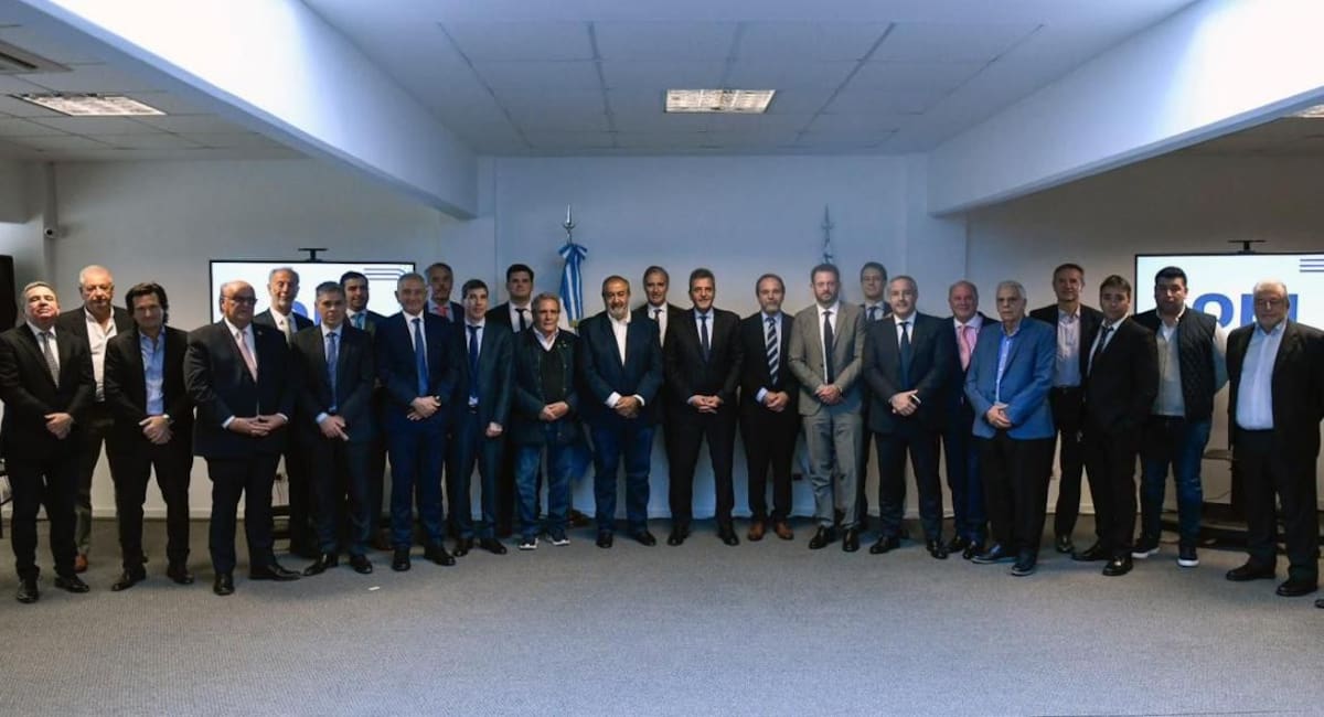 Massa junto a empresarios y sindicalistas