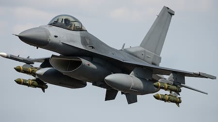 La amenaza que crece: el sistema que Argentina debería sumar ya a sus F‑16 para frenar drones