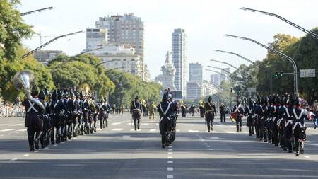 Desfile cívico-militar del 9 de julio