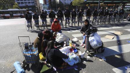 Acampe en la avenida 9 de Julio, AGENCIA NA