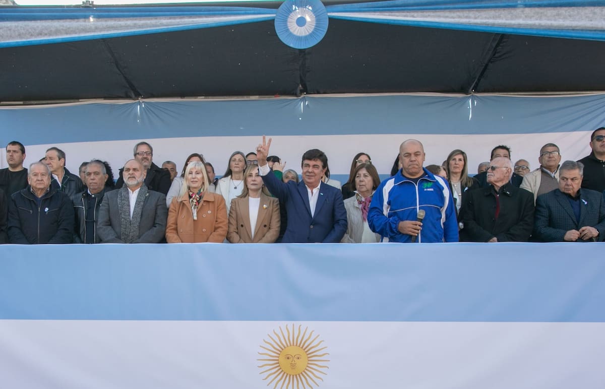 Fernando Espinoza en el acto por el Día de la Independencia