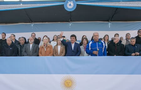 Fernando Espinoza en el acto por el Día de la Independencia