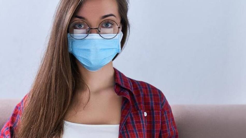 Coronavirus, mujer con barbijo