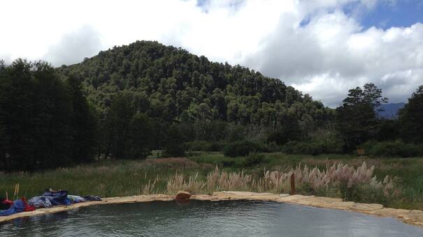 Más allá de Entre Ríos y Mendoza: el paraíso termal escondido en la Patagonia que se rodea de paisajes soñados