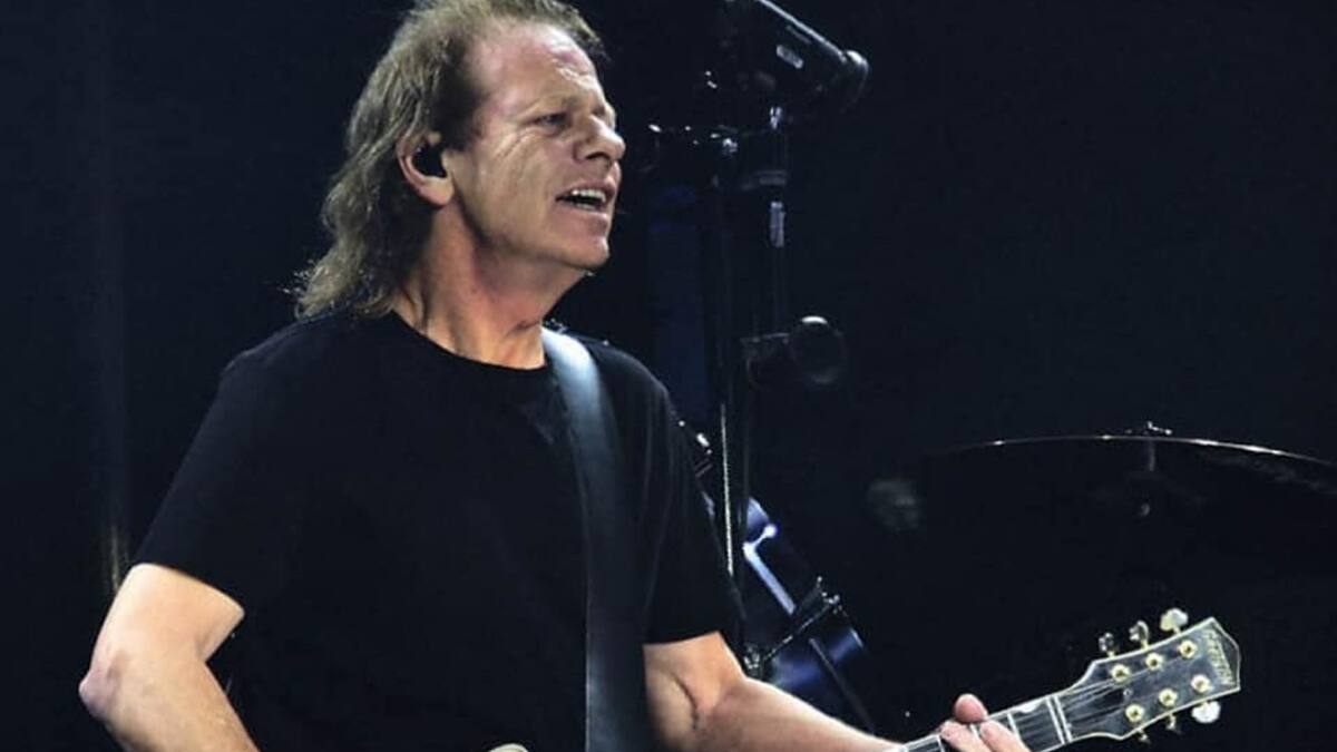 El guitarrista de AC/DC Stevie Young.