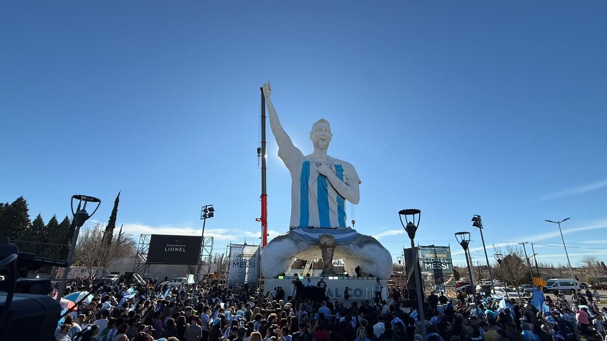 Inauguraron la estatua más alta de Lionel Messi: en qué provincia de la Argentina se encuentra y cuánto mide