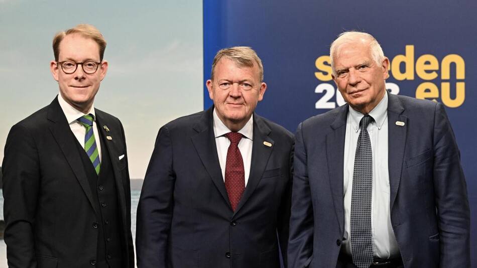 Lars Lokke Rasmussen, Tobias Billstroem y Josep Borrell. Foto: EFE.