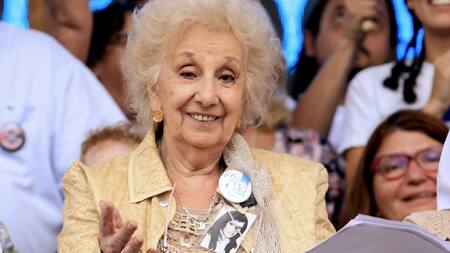 Estela de Carlotto llamó a Alberto Fernández para que hable con Cristina Kirchner