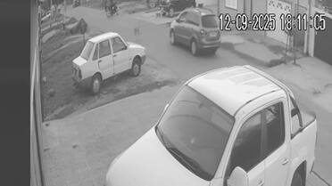 Los Hornos: dos nenas fueron atropelladas por un adolescente que hacía “wheelie” en moto