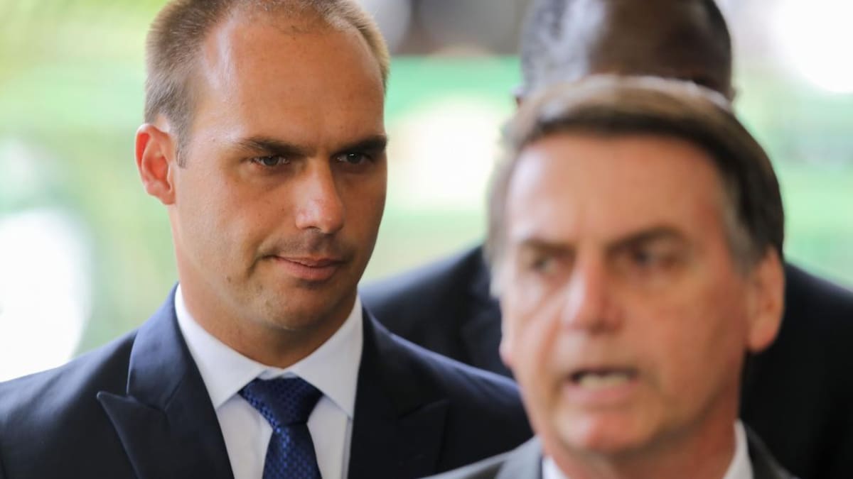 Con fuerte ironía, el hijo de Bolsonaro le respondió a Cafiero