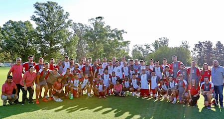 Javier Altamirano visitó el Country de City Bell. Foto: X @EdelpOficial.