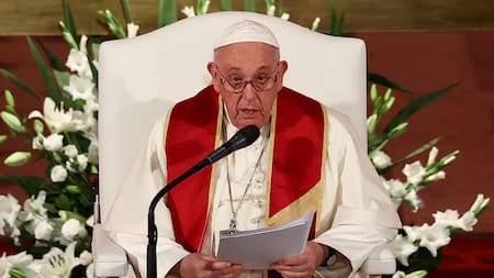 El Papa Francisco en el Mosteiro dos Jeronimos en Lisboa, Portugal. Foto: Reuters.
