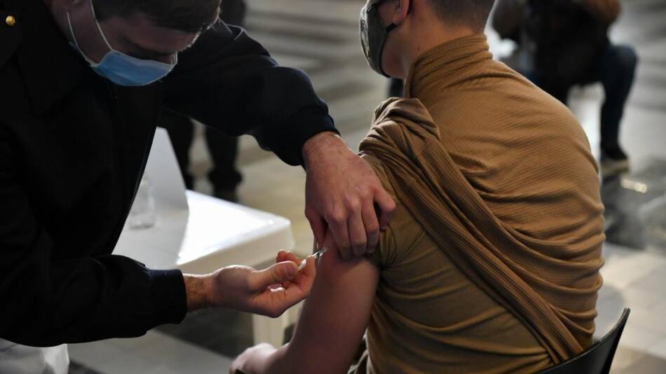 Se habilita en la Ciudad, la inscripción para vacunar a mayores de 35 años sin factores de riesgo