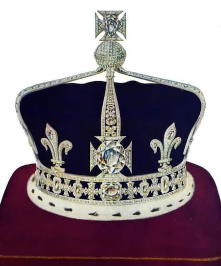 La corona británica que usó Isabell II tenía el diamante Koh-i-Noor incrustado. Foto Diario de Sevilla.