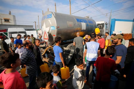 Agentes de la ONU trabajando con refugiados palestinos. Foto: X @UNRWA.