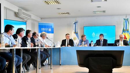 Sergio Massa con la Mesa de Enlace. Foto: NA.