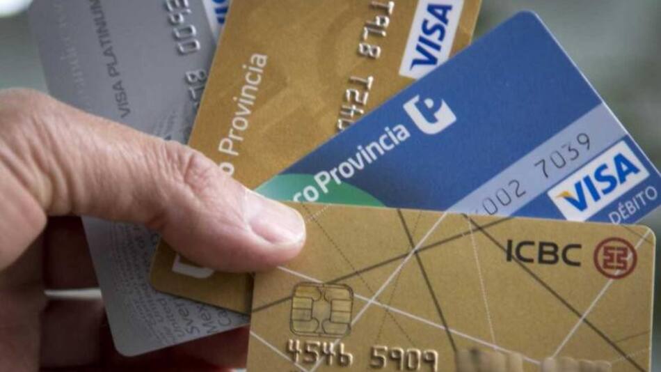 El reintegro contempla aquellas compras realizadas con tarjeta de débito en locales adheridos. Foto: NA.