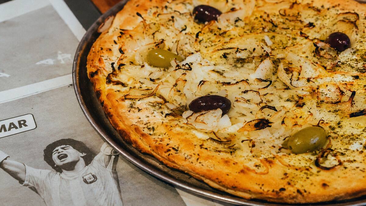La relación entre fútbol y pizza en Buenos Aires