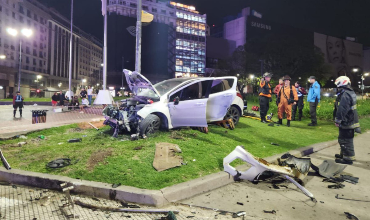 Violento choque en el Obelisco. Foto: NA.