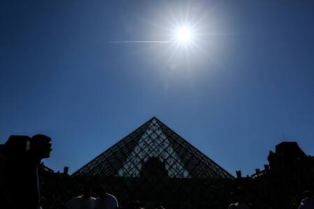 El Louvre cerró por las protestas en Francia. Foto: Reuters/Gonzalo Fuentes