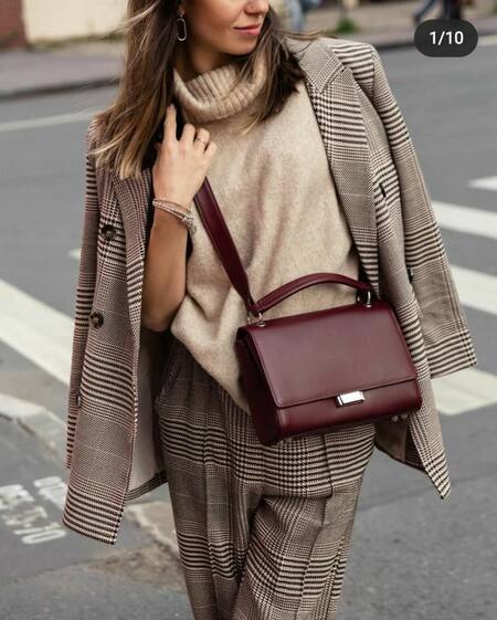 Bolso burdeos, la tendencia del invierno 2025. Foto Pinterest Krapiva.garden