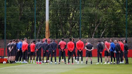Minuto de silencio del Manchester United (Reuters)