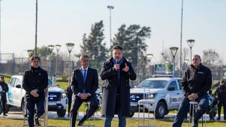 Sergio Massa en Merlo junto a Gustavo Menéndez. Foto: Twitter @gustavomenendez