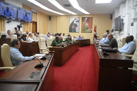 Miguel Diaz- Canel en el encuentro del Partido Comunista de Cuba.