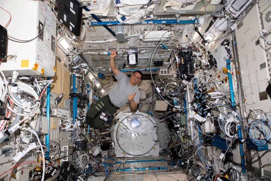 Piloto, médico y astronauta, Frank Rubio. Foto: EFE