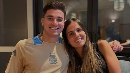 Julián Álvarez y su pareja, Emilia Ferrero. Foto: Instagram / emiliafferro.