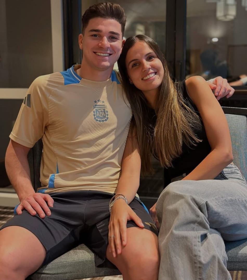 Julián Álvarez y su pareja, Emilia Ferrero. Foto: Instagram / emiliafferro.