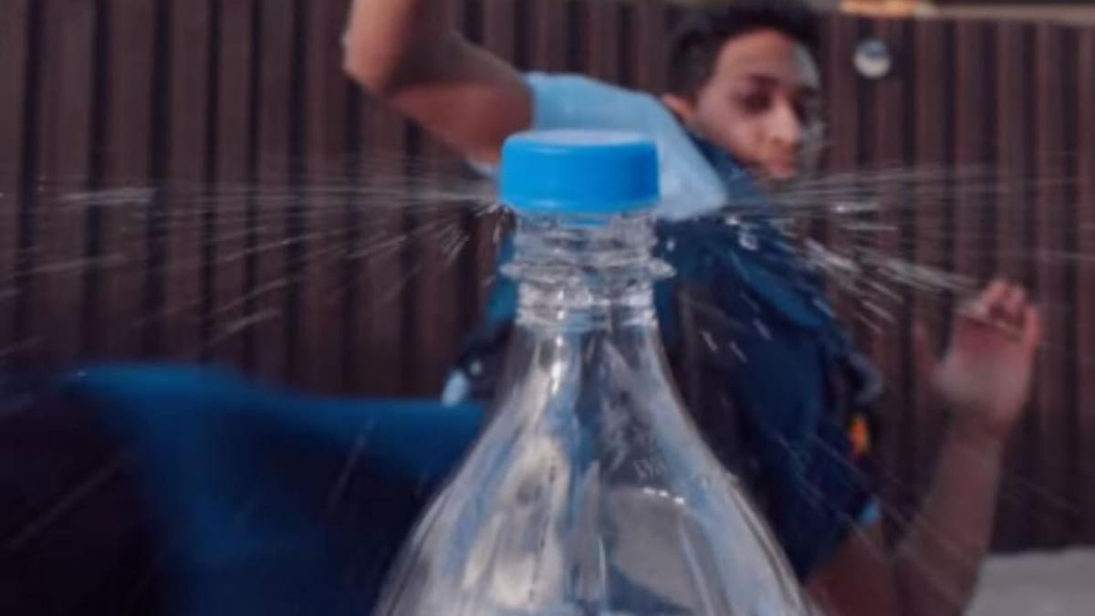 Bottle Cap Challenge: los mejores videos del reto viral del momento