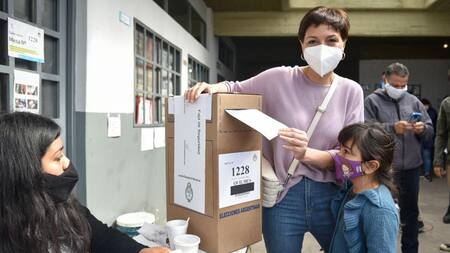 Mayra Mendoza, Elecciones PASO