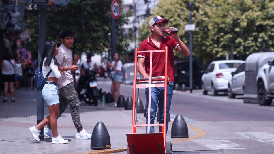Calor en la Ciudad de Buenos Aires. Foto: EFE.