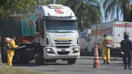 Medida de Camioneros en Corrientes en frontera con Brasil