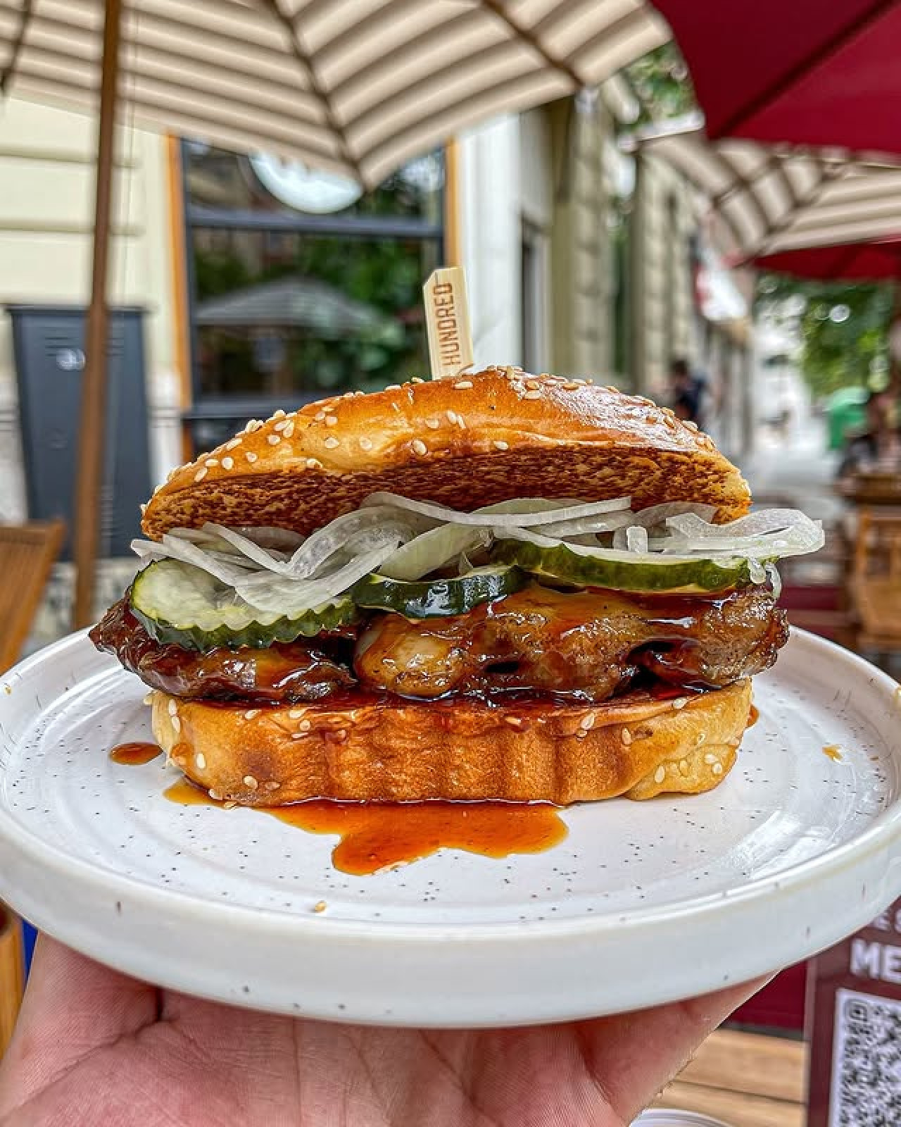 La mejor hamburguesa del mundo está en España. Foto: Instagram/hundredburgers_