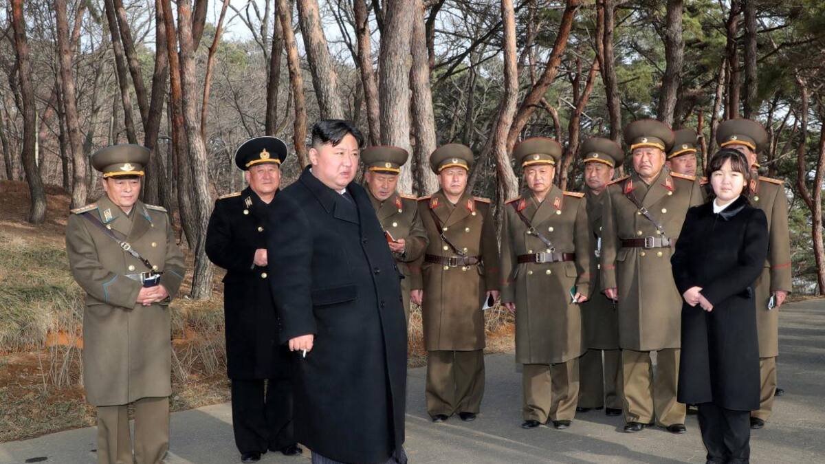El líder norcoreano Kim Jong Un y su hija Kim Ju Ae. Reuters